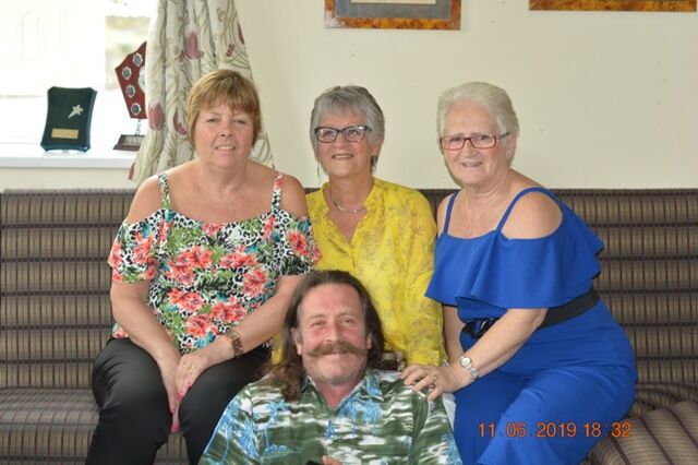 Linda braves the shave for her local hospice